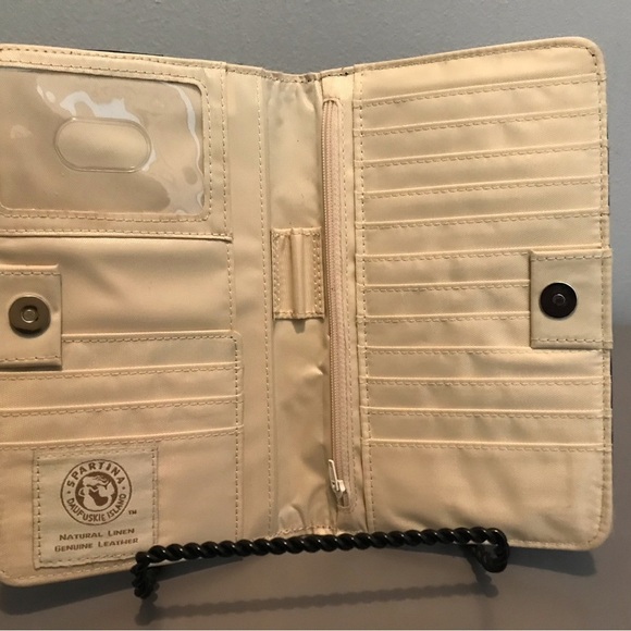 Black and Cream Geometric Pattern Women's Wallet. - Picture 3 of 4